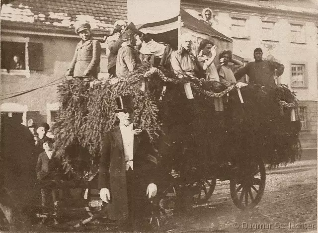 Fastnachtswagen um 1900)