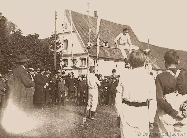 Turnveranstaltung in Ochsenhausen um 1900)