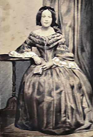 Dame in elegantem Kleid um 1860 Damenmode um 1860