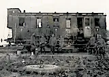 Soldaten vor einem Eisenbahnwagen (Mainz, um 1914–1918)