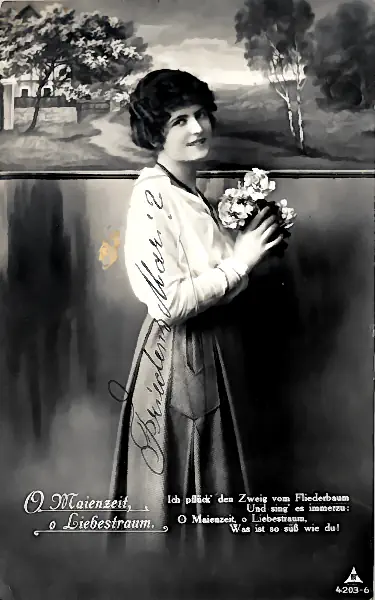 Postkarte mit Foto einer jungen Frau mit Blumenstrauß und Maiengedicht