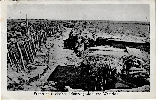 Ein leerer russischer Schützengraben an der Ostfront.