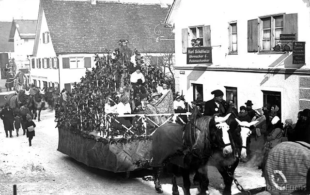 Fasnetsumzugswagen 1929 in der Schloßstraße Ochsenhausen