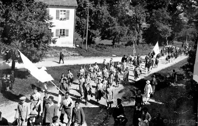 Ochsenhausen 1931, Einzug einer Gruppe durch das Klostertor