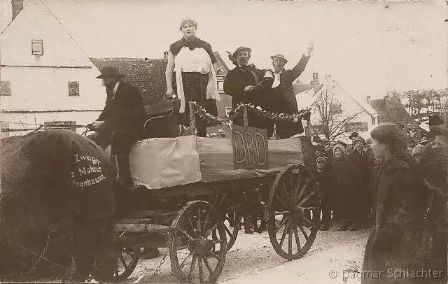 Riesen Dame Fastnachtsumzug Ochsenhausen)