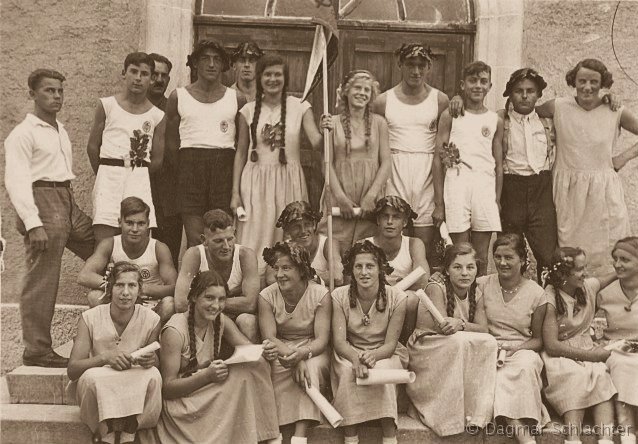 Turnerjugend Ochsenhausen in den Zwanziger Jahren Turnerjugend Ochsenhausen um 1925