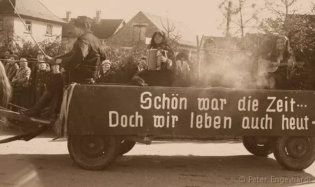 Mottowagen im Fastnachtsumzug