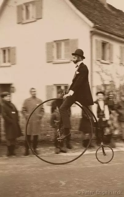 Hochrad im Fasnetsumzug Ochsenhausen