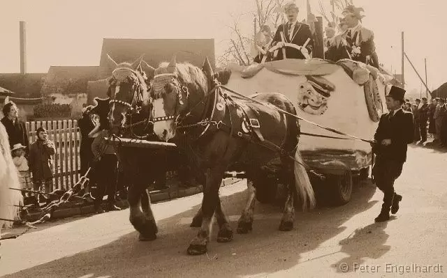 Fastnachtsumzug in der Bahnhofstraße 1959