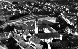 Das Kloster und das Ortszentrum Ochsenhausen von einem Zeppelin aus.